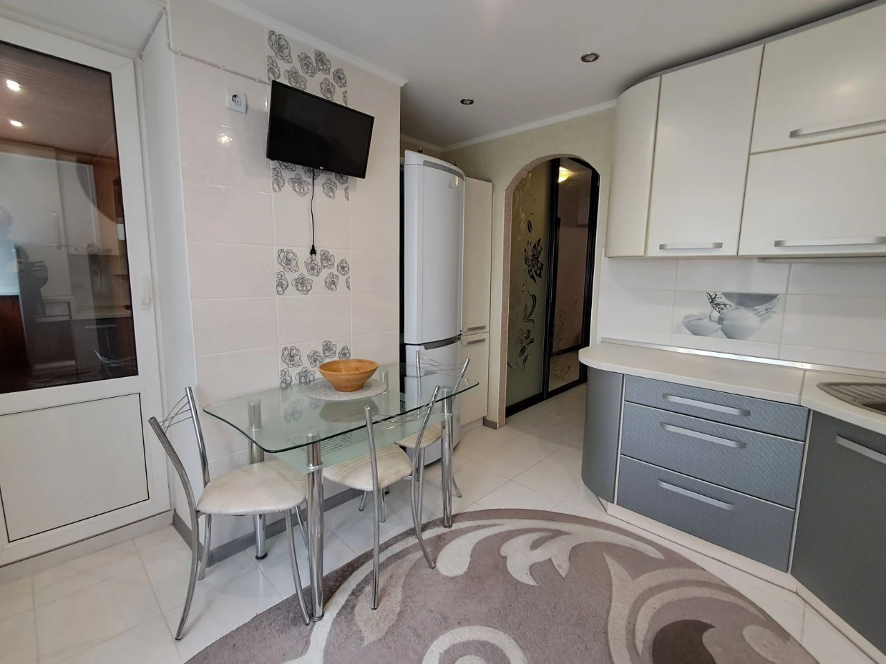 Продам з ремонтом 2-кім.кв по Пр. Миру  (ЗАЗ)