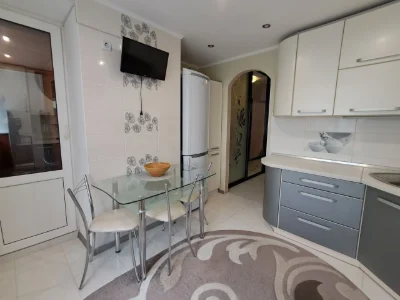 Продам з ремонтом 2-кім.кв по Пр. Миру  (ЗАЗ)