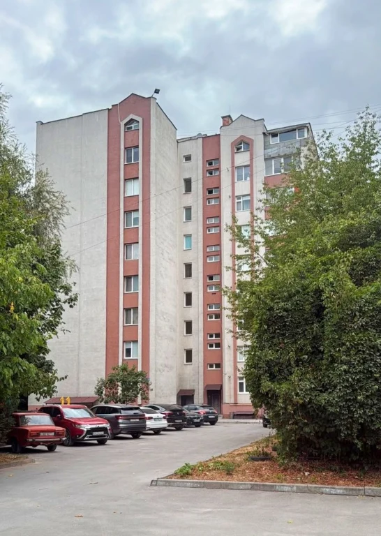 Терміново! Продаж квартири. Проспект Злуки. Цоколь
