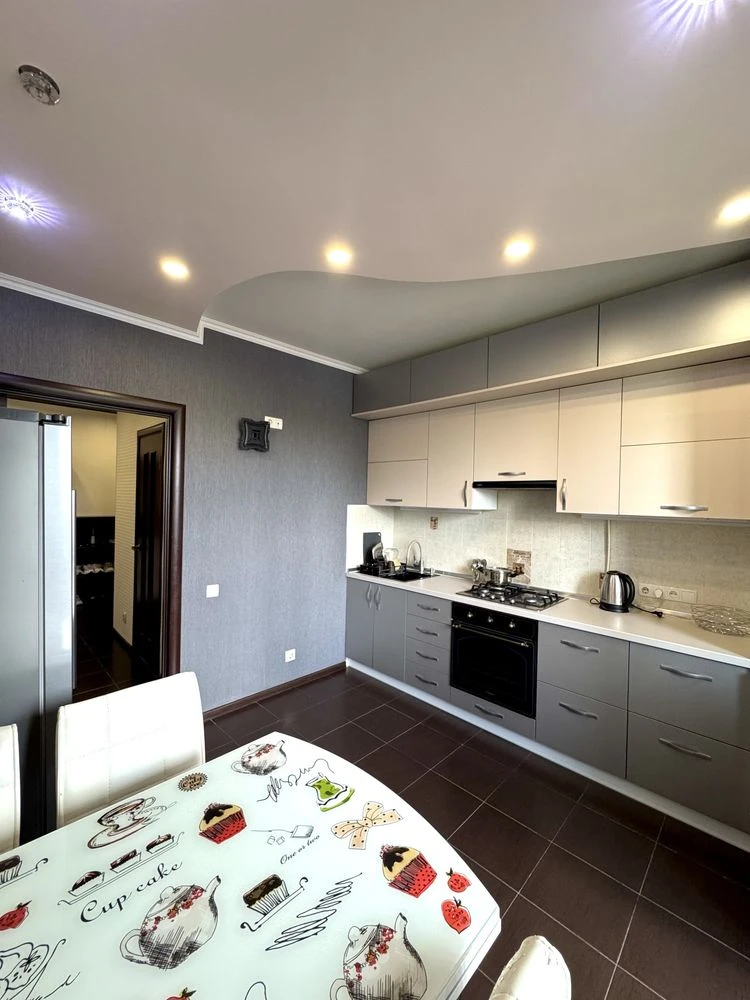 Продаж 2-кімнатної з автономним опаленням 2/10, 73 м², єОсел