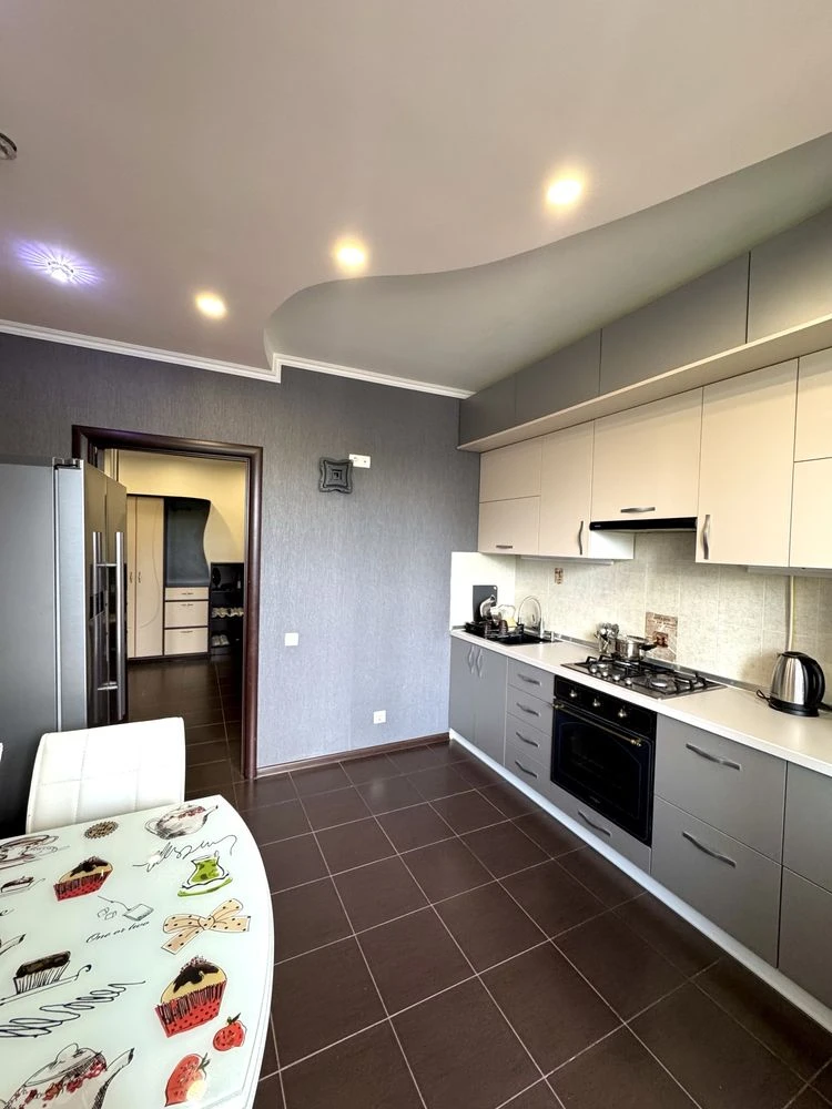 Продаж 2-кімнатної з автономним опаленням 2/10, 73 м², єОсел