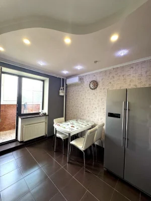 Продаж 2-кімнатної з автономним опаленням 2/10, 73 м², єОсел