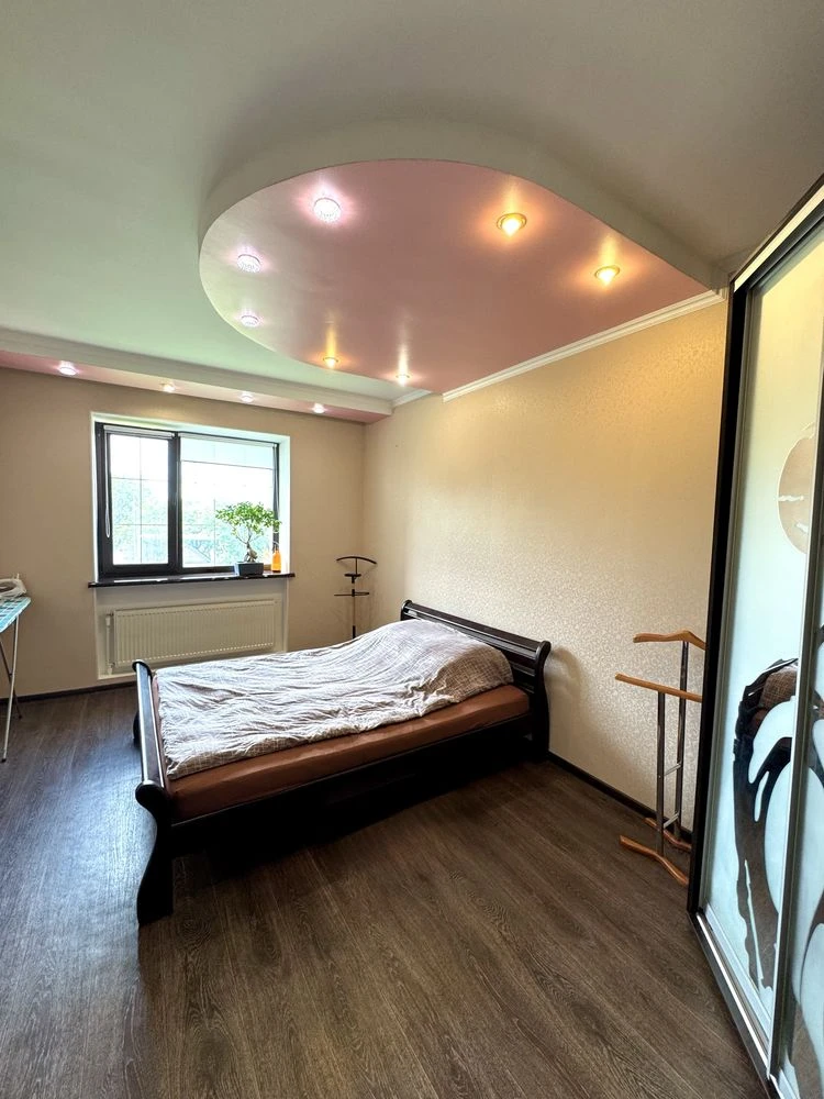 Продаж 2-кімнатної з автономним опаленням 2/10, 73 м², єОсел
