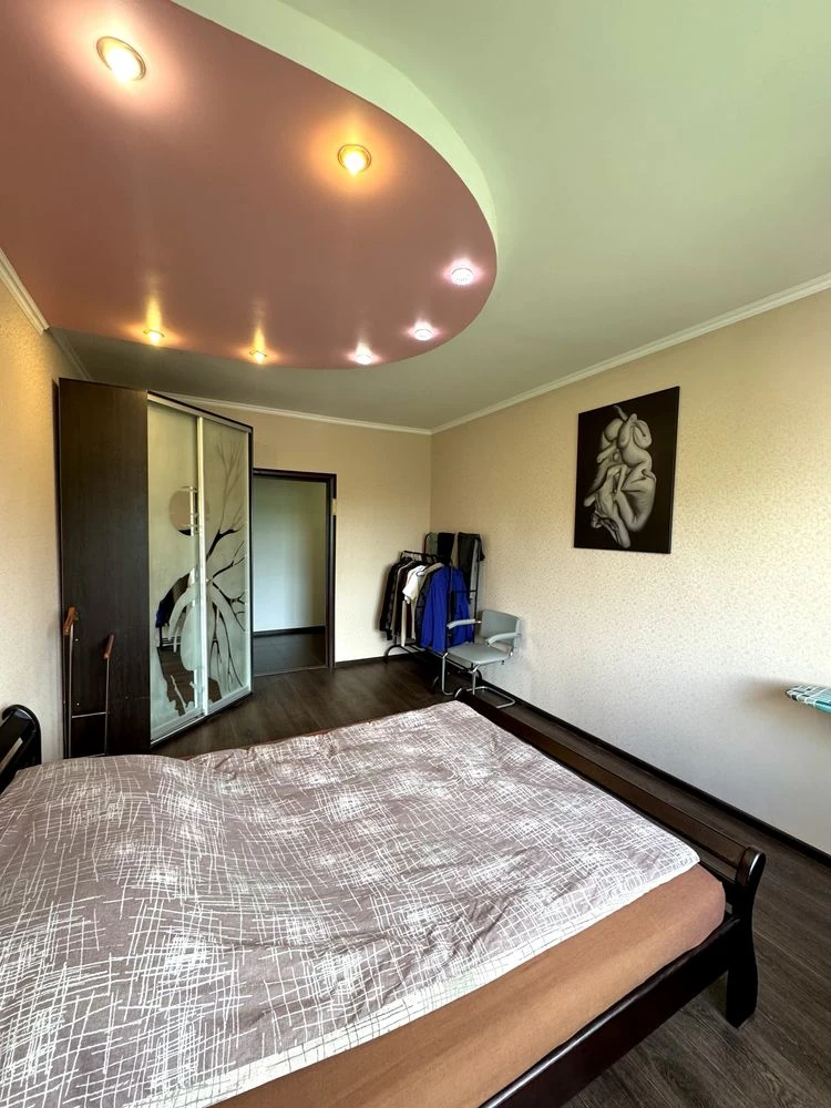 Продаж 2-кімнатної з автономним опаленням 2/10, 73 м², єОсел