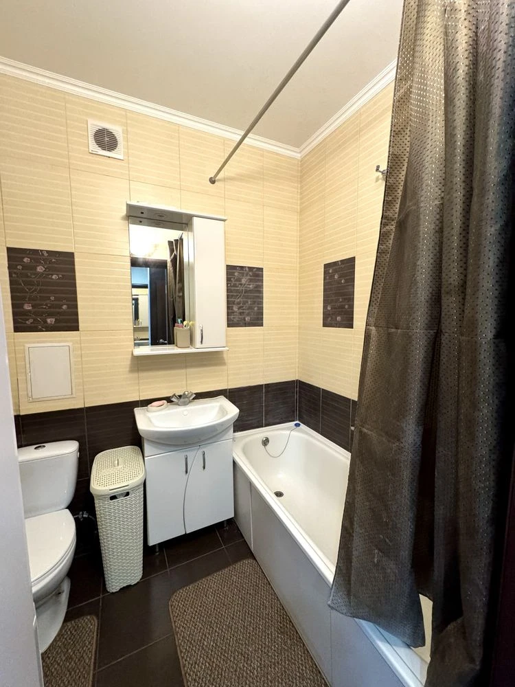 Продаж 2-кімнатної з автономним опаленням 2/10, 73 м², єОсел