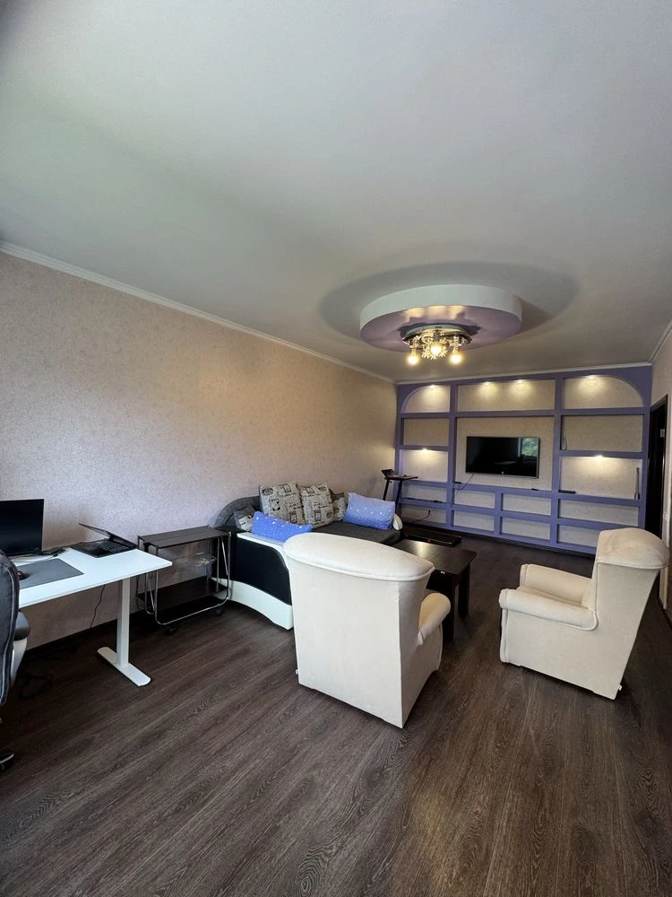 Продаж 2-кімнатної з автономним опаленням 2/10, 73 м², єОсел