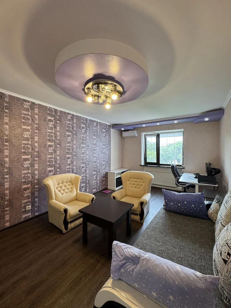 Продаж 2-кімнатної з автономним опаленням 2/10, 73 м², єОсел