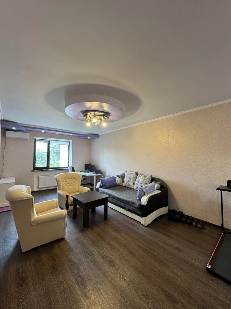 Продаж 2-кімнатної з автономним опаленням 2/10, 73 м², єОсел