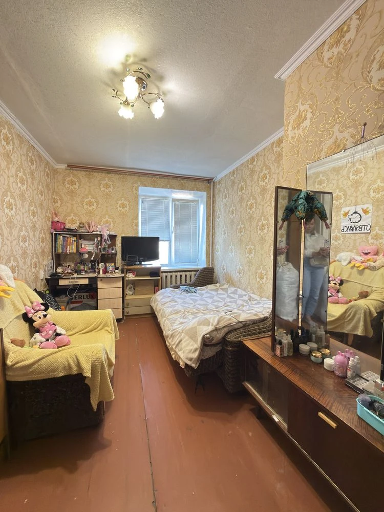 Продаж 2-х кімнат у гуртожитку вул. Кременчуцька