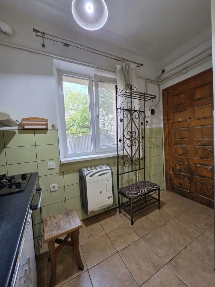 Продаж 1 кімнатної в ЦЕНТРІ МІСТА З ГАРАЖЕМ, в ДОБРОМУ СТАНІ