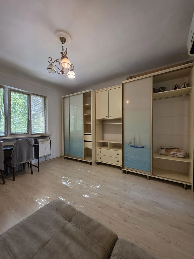 Продаж 1 кімнатної в ЦЕНТРІ МІСТА З ГАРАЖЕМ, в ДОБРОМУ СТАНІ