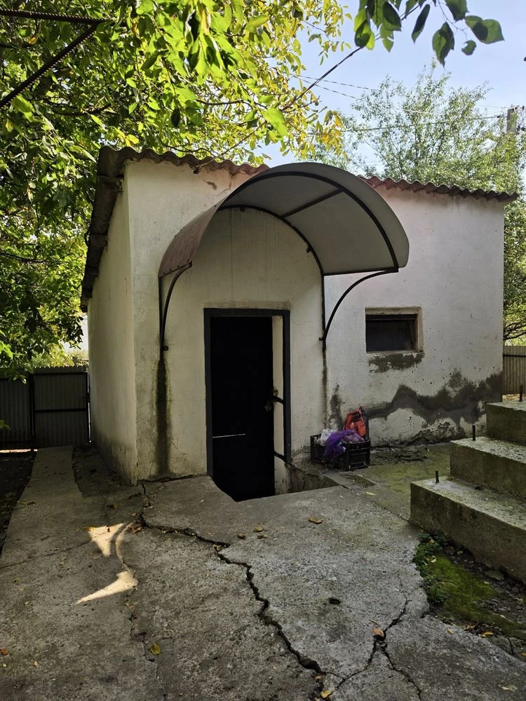 Продаж 1 кімнатної в ЦЕНТРІ МІСТА З ГАРАЖЕМ, в ДОБРОМУ СТАНІ