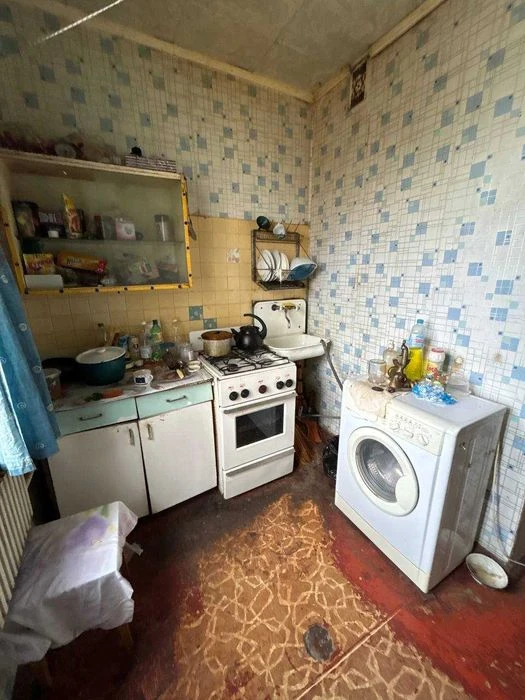Selling 4-room apartment, 70 sq m, 9/10 Saltovskoye Highway!! Certificate!! Negotiable!! N