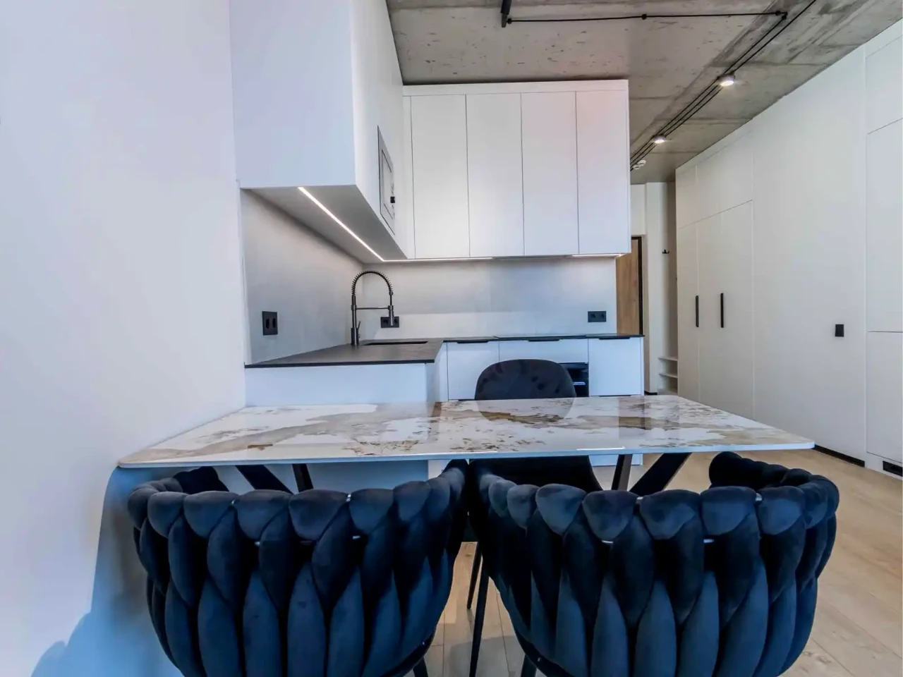 Оренда квартири 1-кімн. 44 м² 18/25 пов.