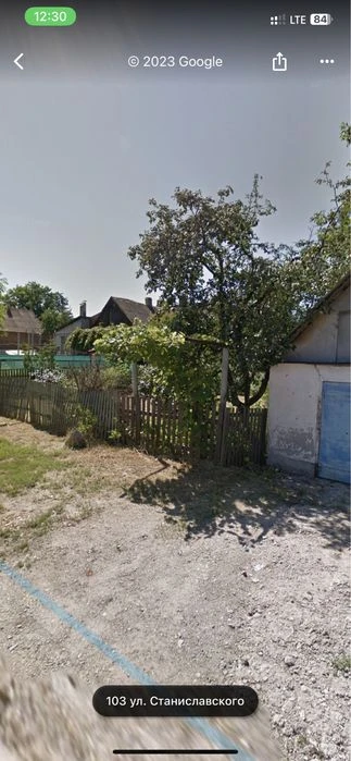 A plot of 10 hundred square meters with a residential house and post is for sale