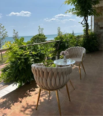 Sale of a GORGEOUS house on the seashore with a swimming pool. Thalassa.