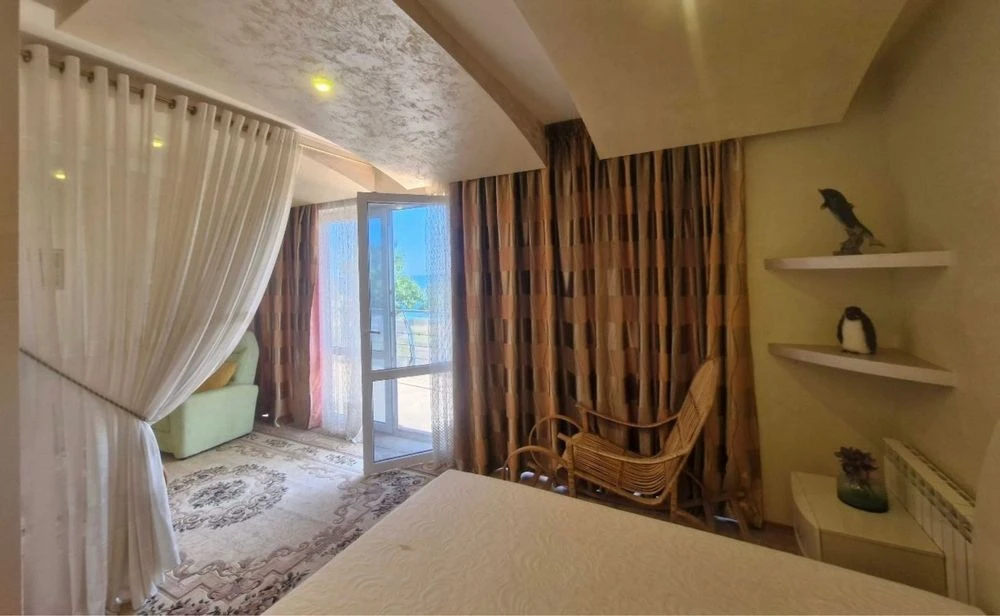 Sale of a GORGEOUS house on the seashore with a swimming pool. Thalassa.
