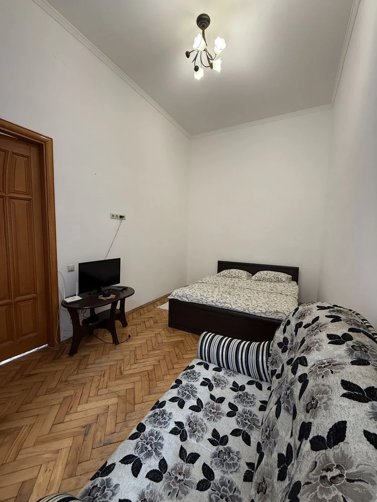 Продаж 2 кім квартири центр