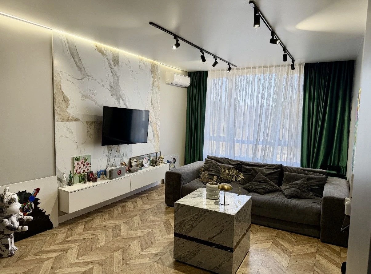 Продаж 1-кімнатної квартири 55 м.кв., вул. Під Голоском