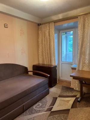 Продається двокімнатна «Спартак»