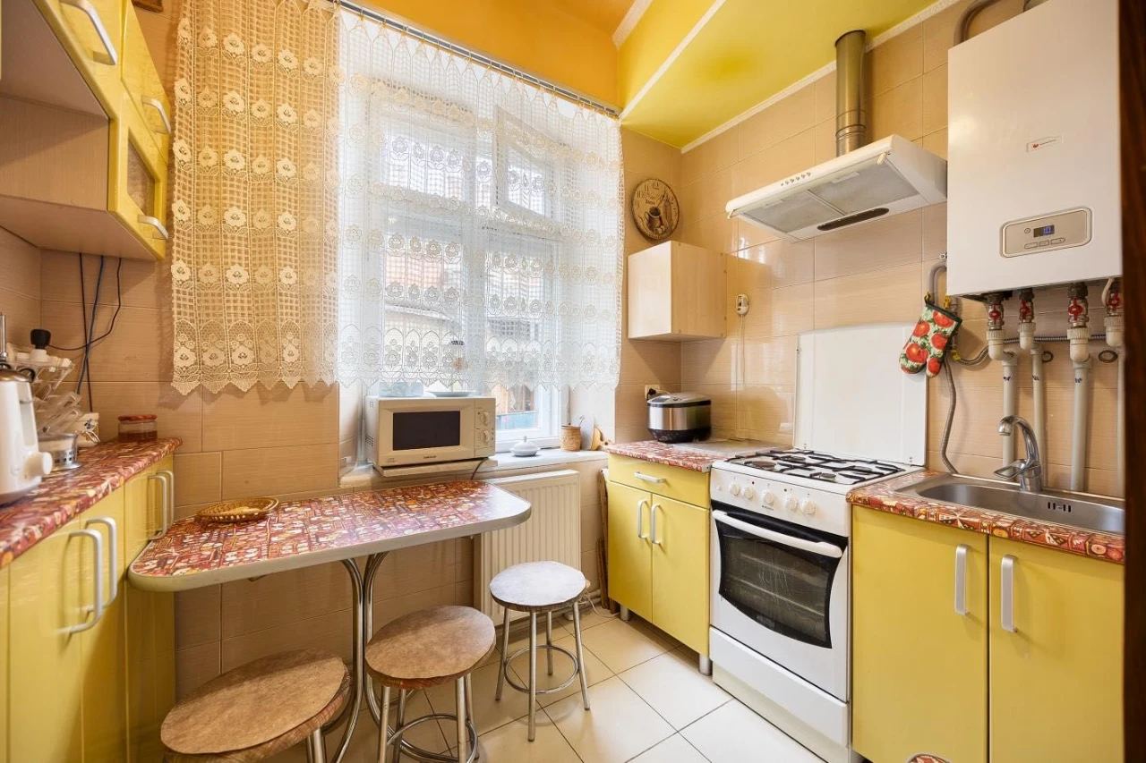 Продаж 3 кім. (дві ізольовані) квартири у центрі Львова
