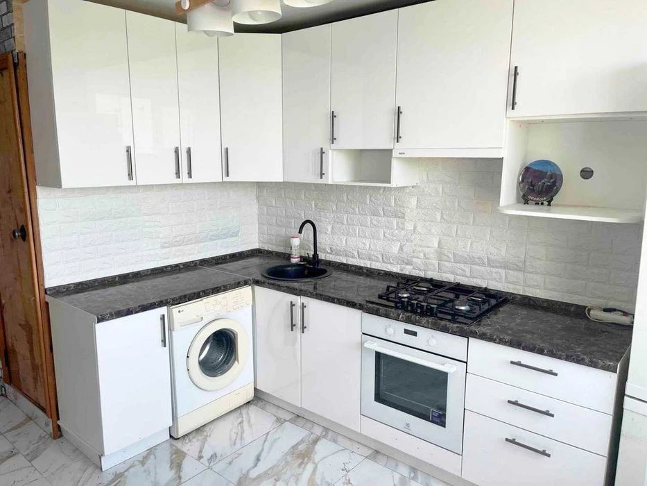 Odessa area, Bolgradskaya street (formerly Groznenskaya) excellent 3-room apartment