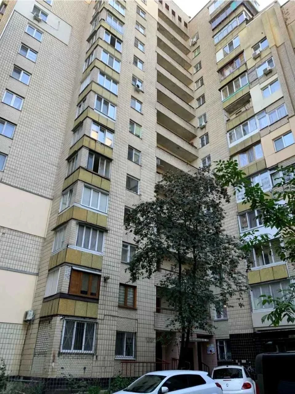 Пропонується на продаж двокімнатна квартира 51 метри за адре