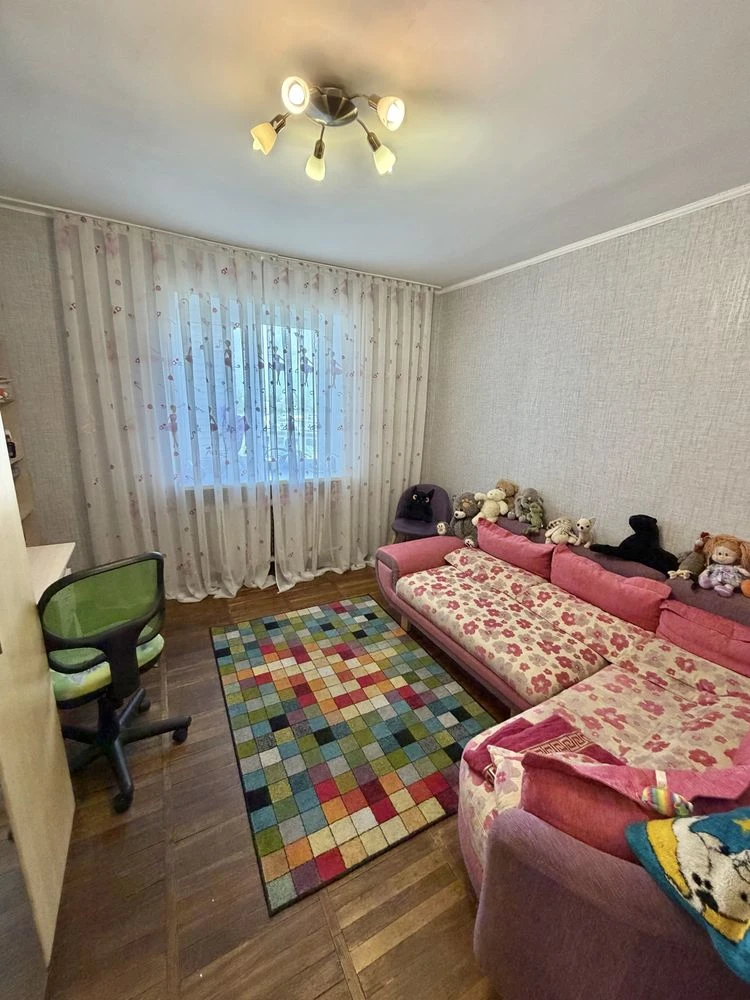 Продам 3 ком. На Тополе! Кирпичный дом!