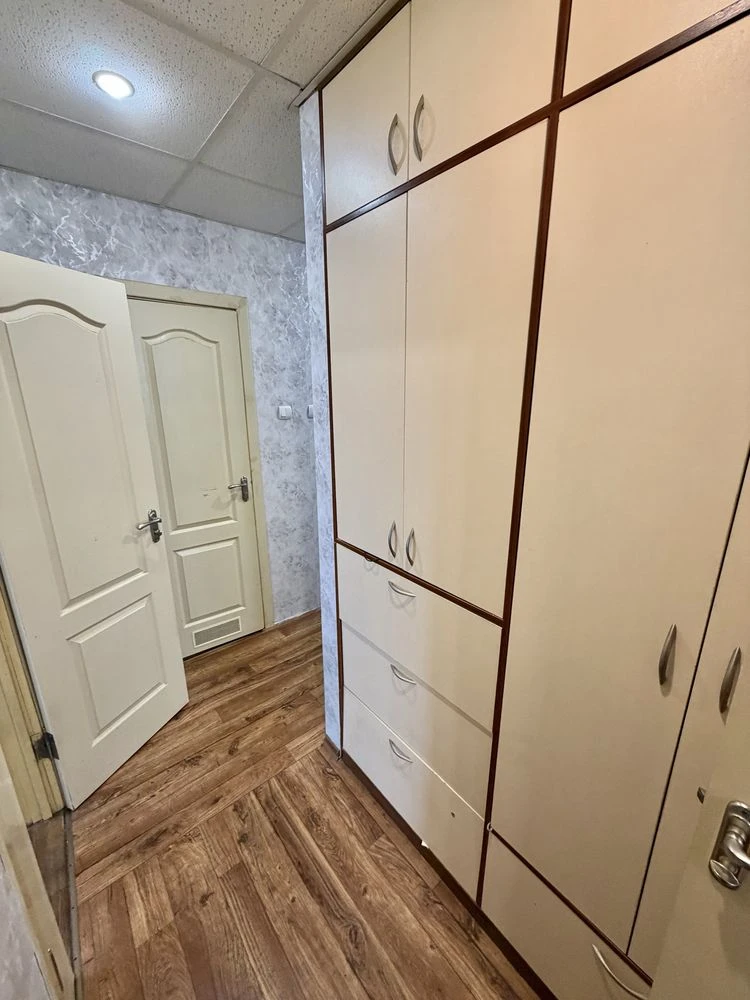 Продам 3 ком. На Тополе! Кирпичный дом!