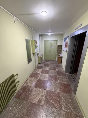 Продам 3 ком. На Тополе! Кирпичный дом!