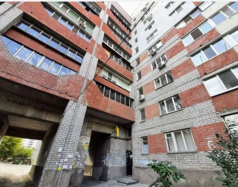 Продам 2х ком.в кирпичном доме на Савкина Красный Камень