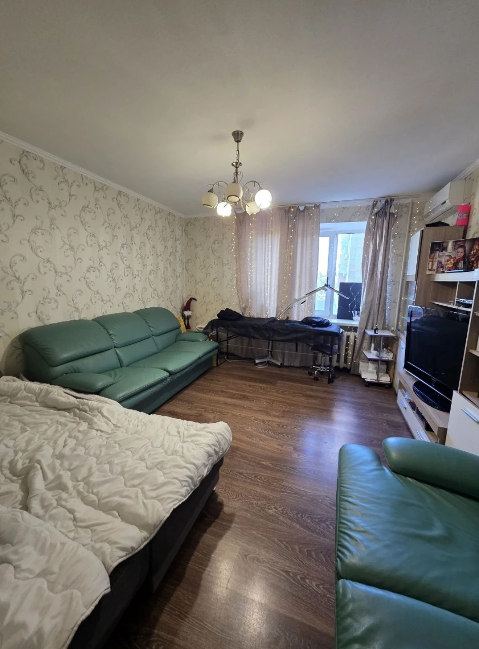 Продам 2х ком.в кирпичном доме на Савкина Красный Камень