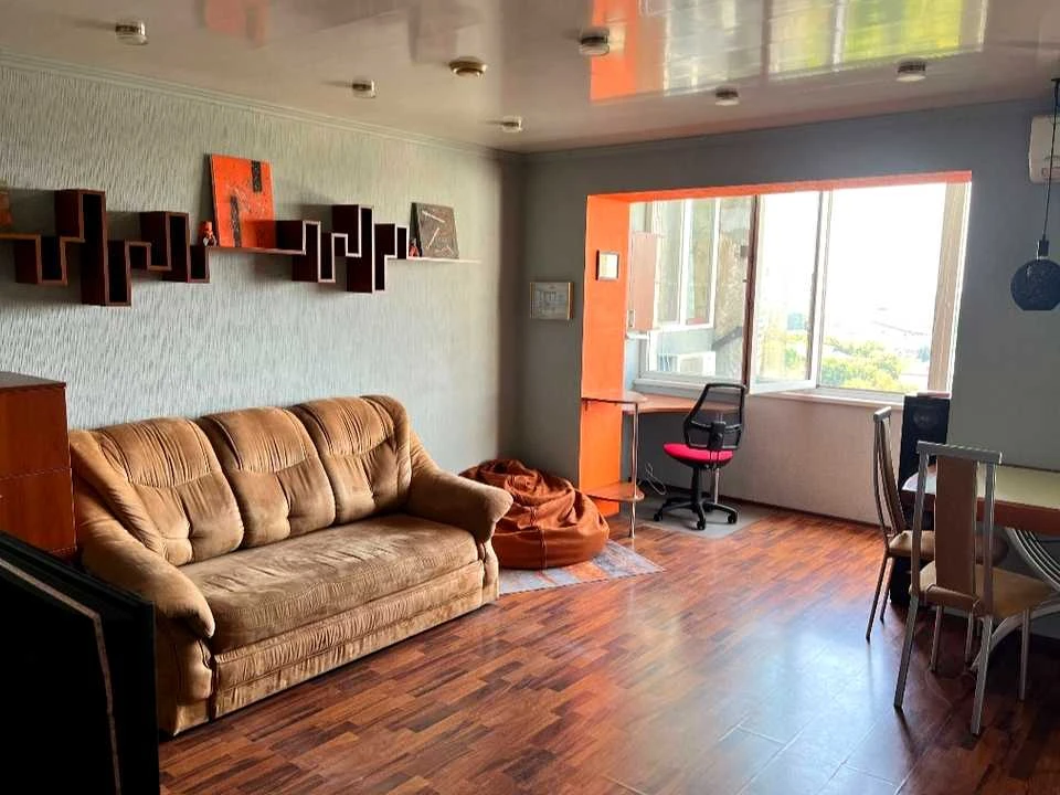 Apartment. Dnipro, Brativ Gorobtsiv St. (Dmytra Kedrina)