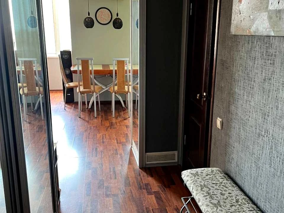 Apartment. Dnipro, Brativ Gorobtsiv St. (Dmytra Kedrina)