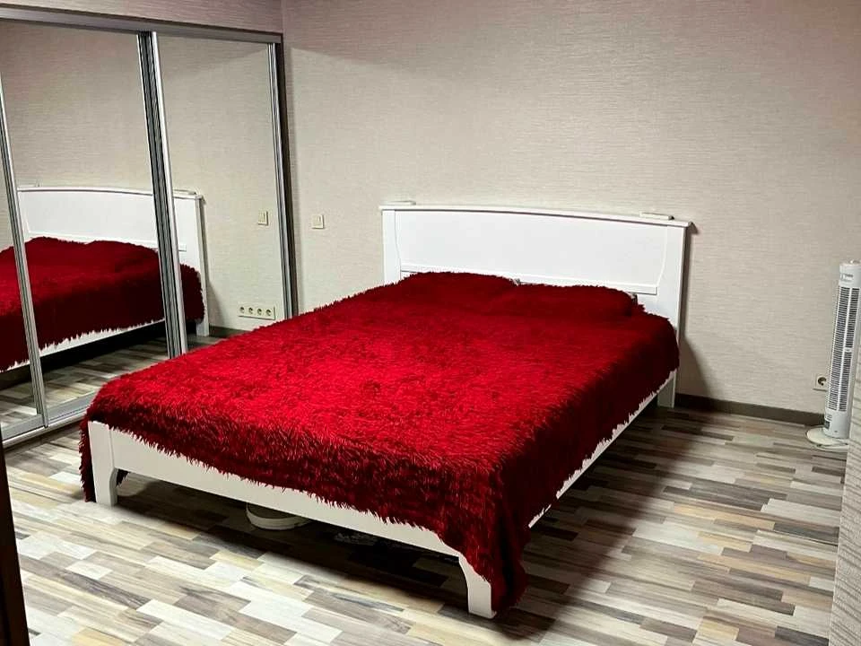 Apartment. Dnipro, Brativ Gorobtsiv St. (Dmytra Kedrina)