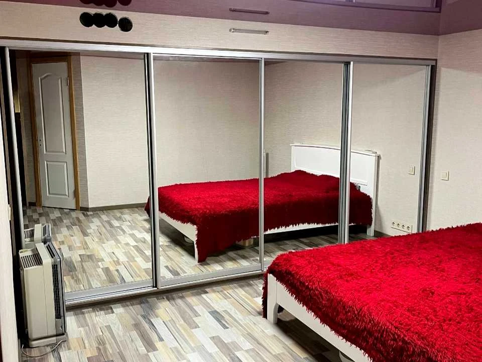 Apartment. Dnipro, Brativ Gorobtsiv St. (Dmytra Kedrina)