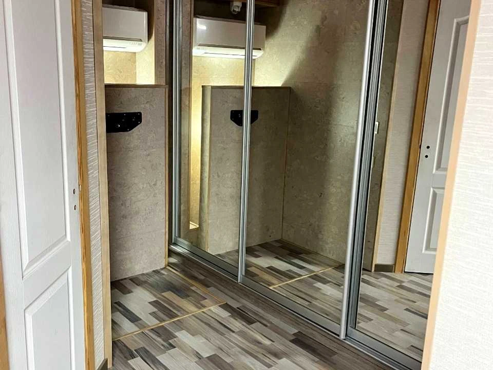 Apartment. Dnipro, Brativ Gorobtsiv St. (Dmytra Kedrina)