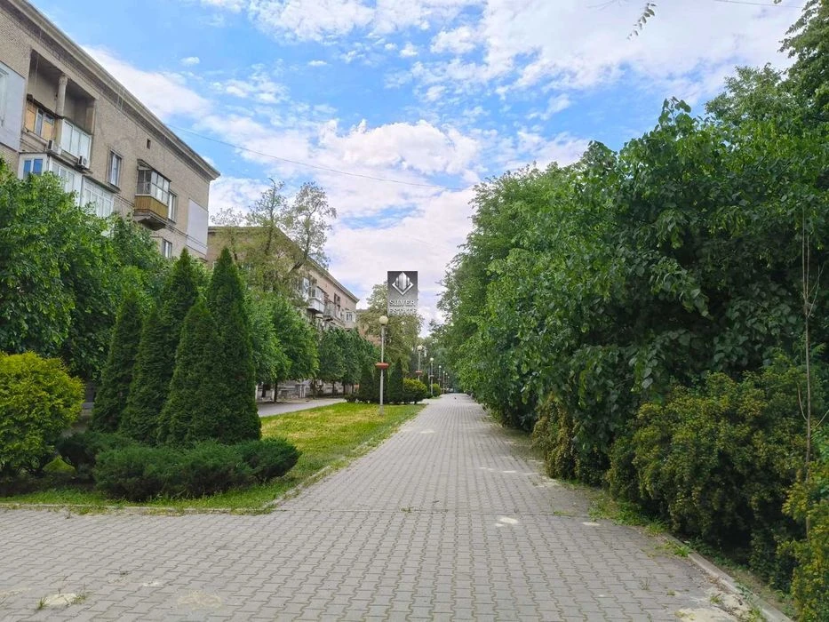Продажа просторной 1-комнатной квартиры, бульвар Парковый, Дни
