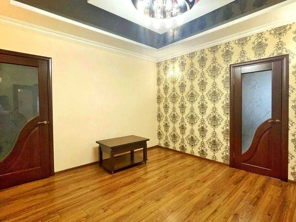 Будинок. Дніпро, В'ячеслава Чорновола вул.