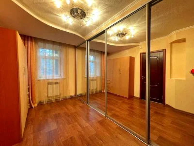 Будинок. Дніпро, В'ячеслава Чорновола вул.