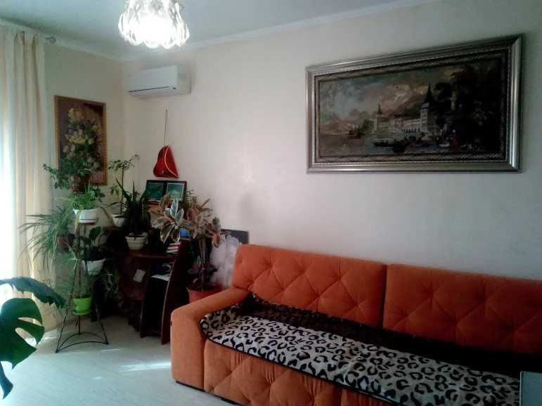 Продам 2-комнатную 2-этажную квартиру