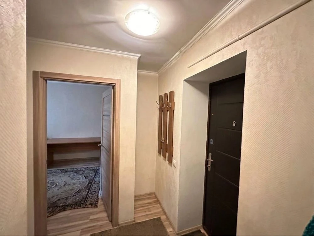 Продам 2 ком. квартиру на Черемушках. Низкий этаж