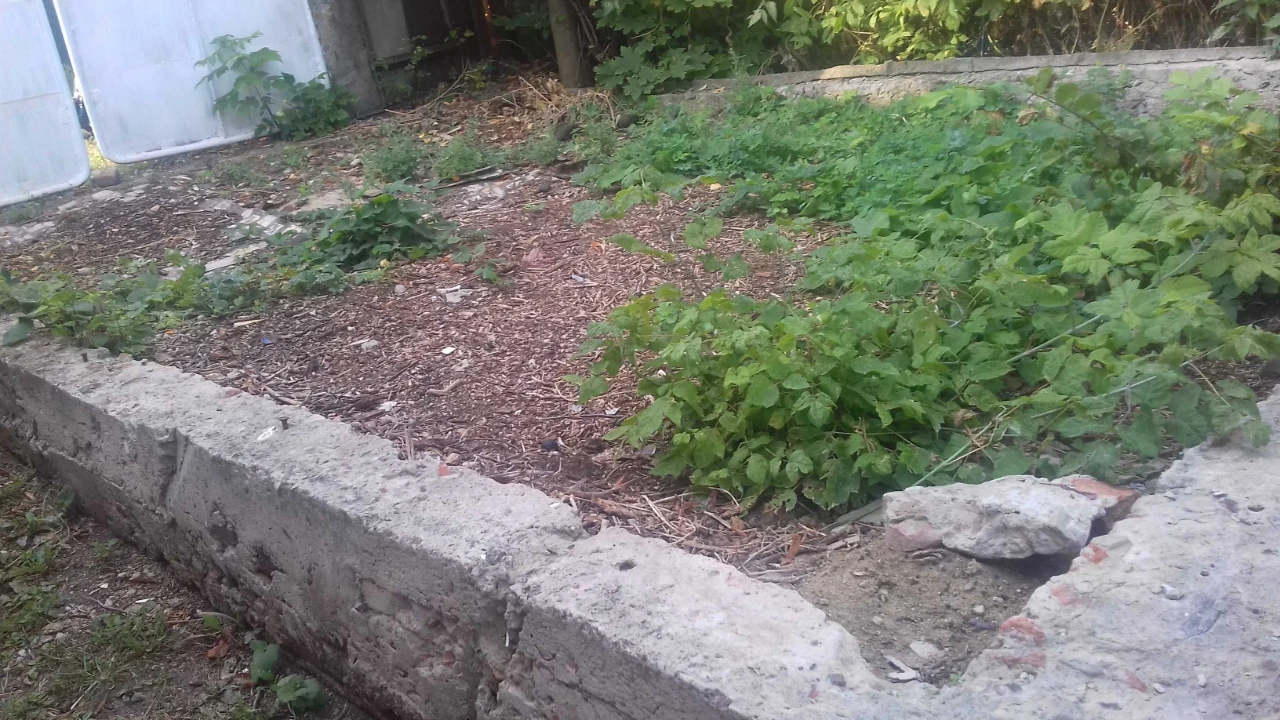 Продам паркомiсце пiд гараж (ближнiй центр Полтави )