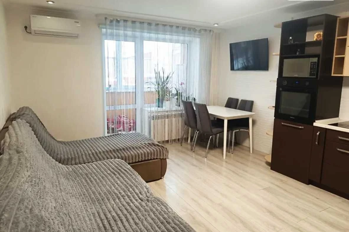 | Продаж 2-кімнатної квартири 82 м² з ремонтом • 85000$