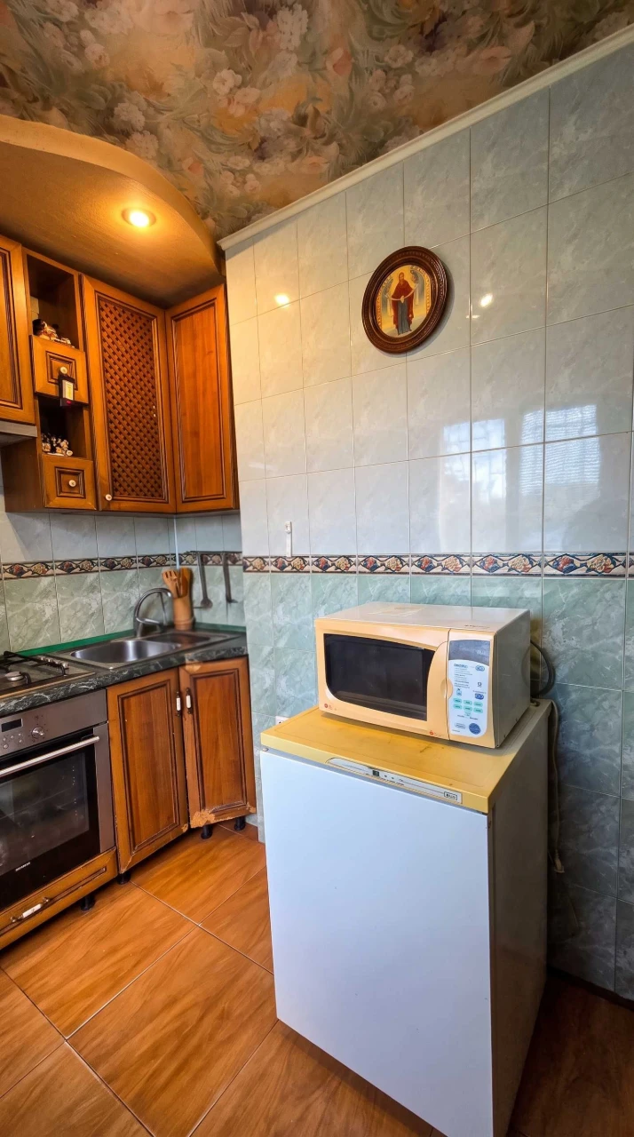 Продаж 3-к квартири в цегляному будинку біля Метро «Чернігів