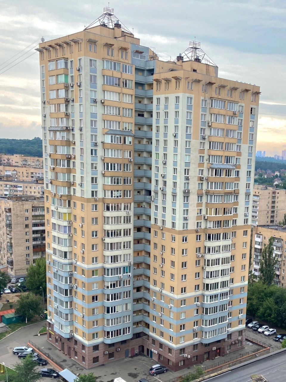Велика Китаївська 10а, підземний паркінг, 1-кв 51м ремонт, М