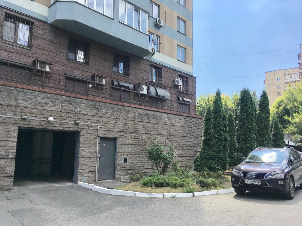Велика Китаївська 10а, підземний паркінг, 1-кв 51м ремонт, М