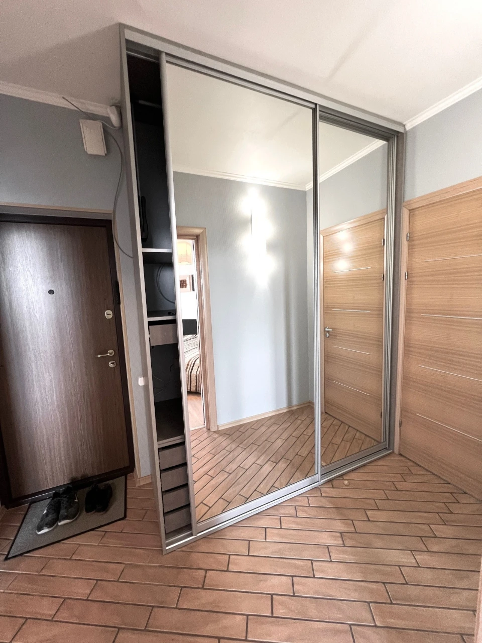 Велика Китаївська 10а, підземний паркінг, 1-кв 51м ремонт, М