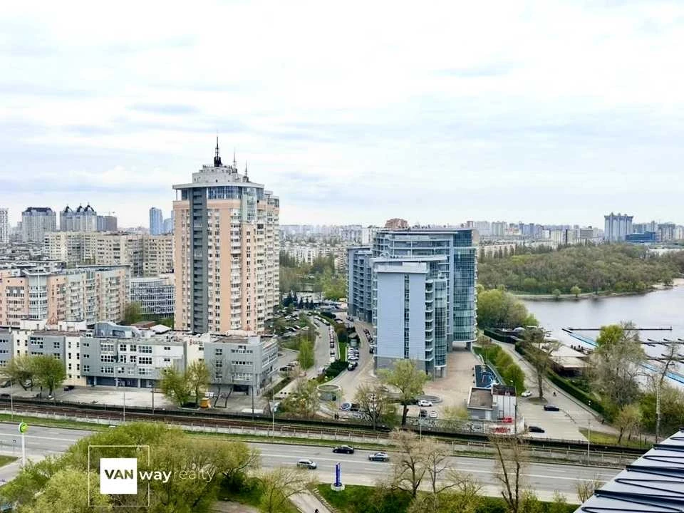 Квартира. Київ, Микільсько-Слобідська вул.