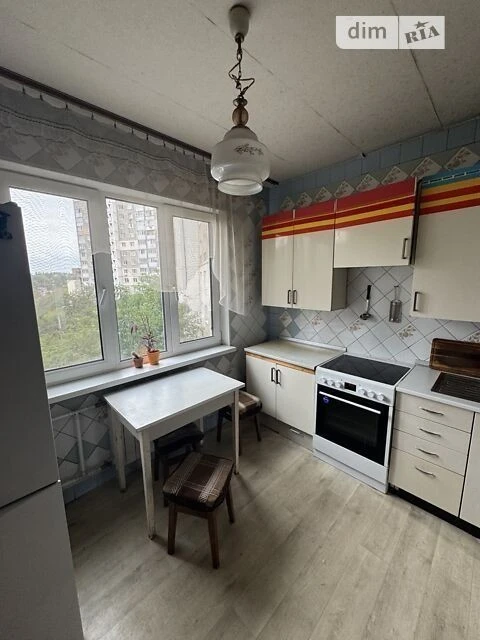 Продаж 3-кімн квартири біля метро Теремки, вул. Академіка За
